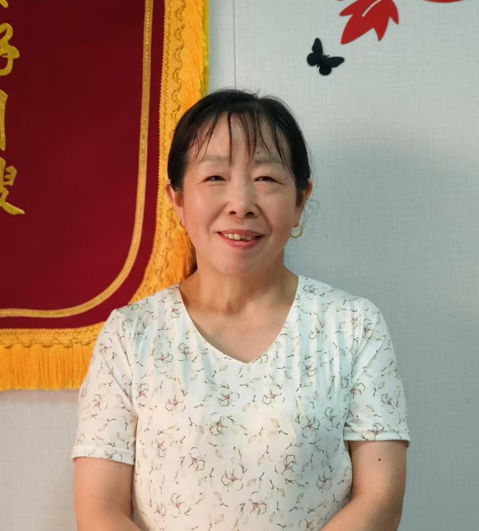 开朗乐观,不怕苦不怕累不怕脏,能吃苦耐劳。