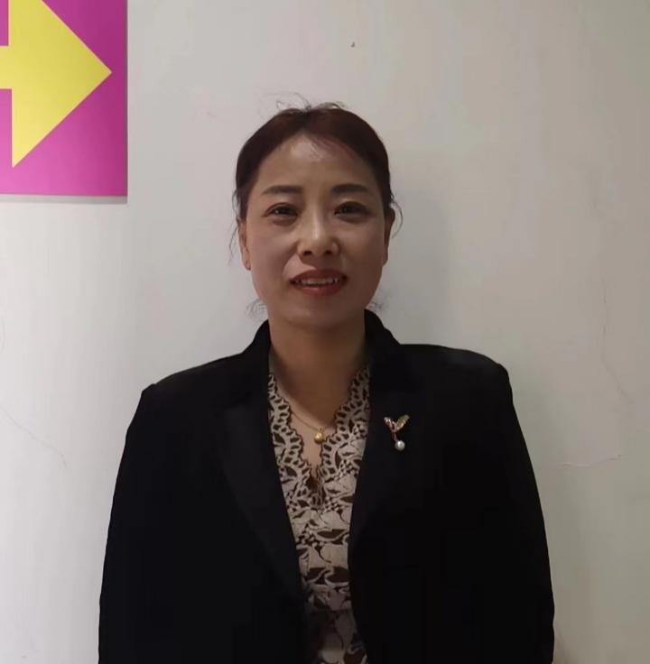 性格随和,做事认真负责,主动性强,干净利索。